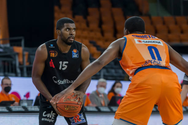 而需要球员 而需要球员